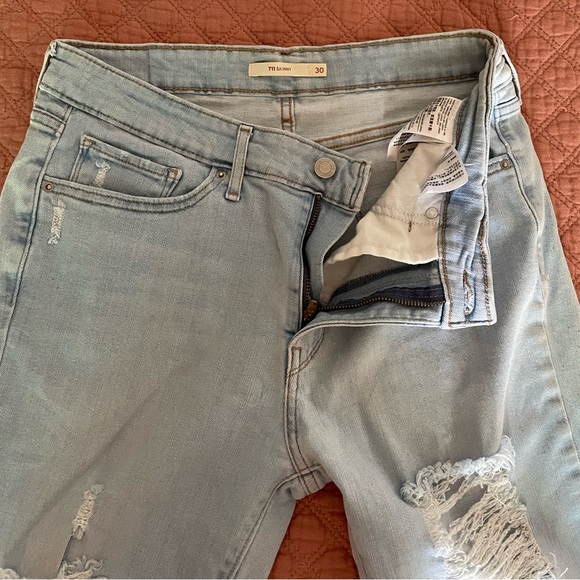 👖Levi’s 711 Skinny Stretchy JeansHoles, Distressed LightWash Leggings Size 30 - Picture 6 of 12